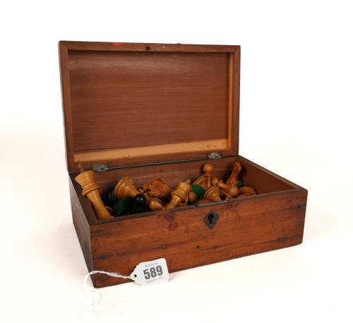 A VICTORIAN STAUNTON PATTERN BOXWOOD AND EBONY CHESS SET