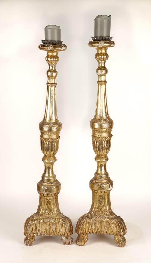 A PAIR OF ITALIAN GILTWOOD PRICKET CANDLESTICKS (2)