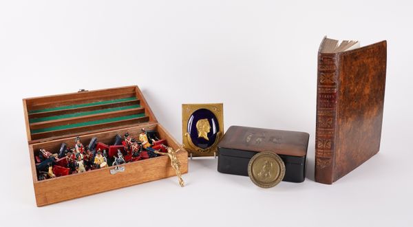 A PAINTED BATTLE OF WATERLOO CHESS SET AND OTHER ITEMS (6)