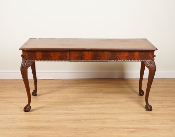 AN 18TH CENTURY STYLE MAHOGANY SERVING TABLE