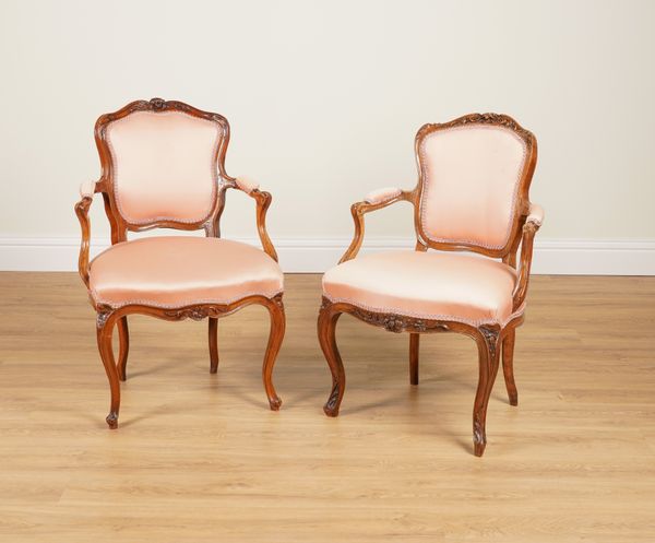 A PAIR OF 18TH CENTURY FRENCH WALNUT FRAMED OPEN ARMCHAIRS (2)