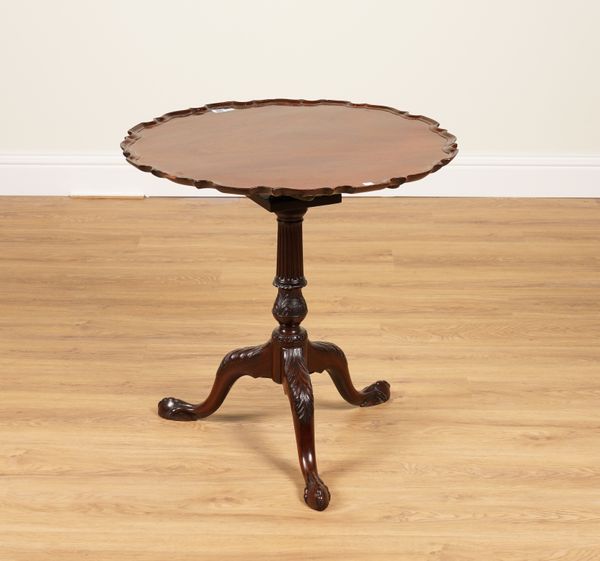 AN 18TH CENTURY MAHOGANY PIE CRUST TRIPOD SNAP TOP OCCASIONAL TABLE