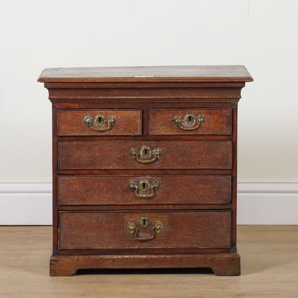 A SMALL 18TH CENTURY OAK SIDE CHEST