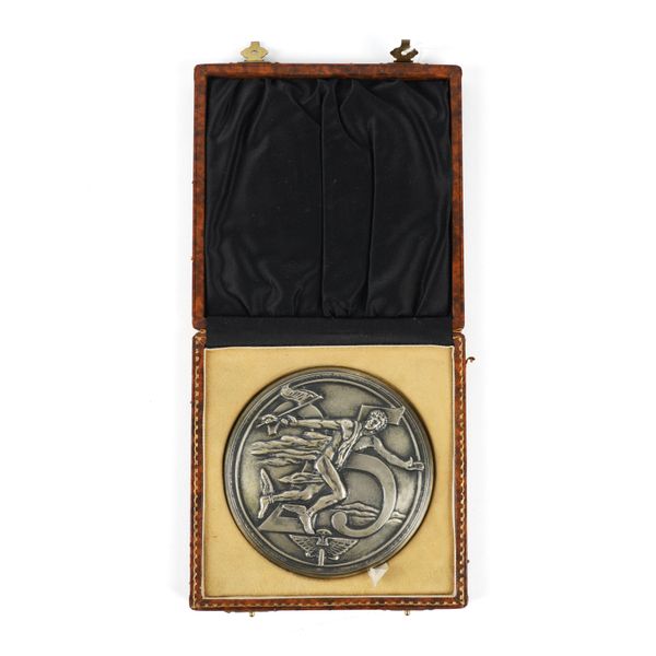 AN AUSTIN MOTORS 25 YEAR SILVER PLATED CIRCULAR PLAQUE