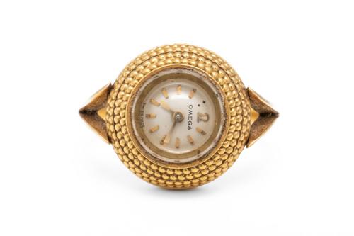 AN OMEGA GOLD RING WATCH