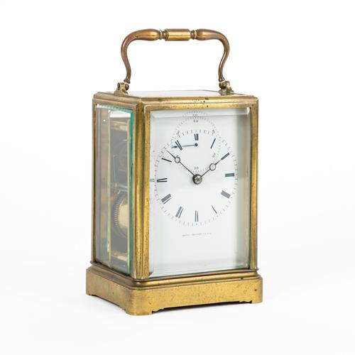 AN UNUSUAL EARLY FRENCH BRASS STRIKING CARRIAGE CLOCK WITH LARGE SECONDS DIAL