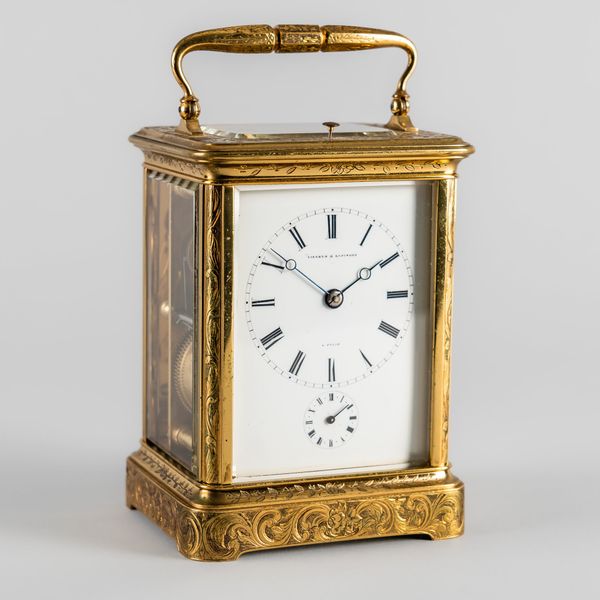 A FRENCH ENGRAVED BRASS STRIKING AND REPEATING LEVER CARRIAGE CLOCK WITH ALARM