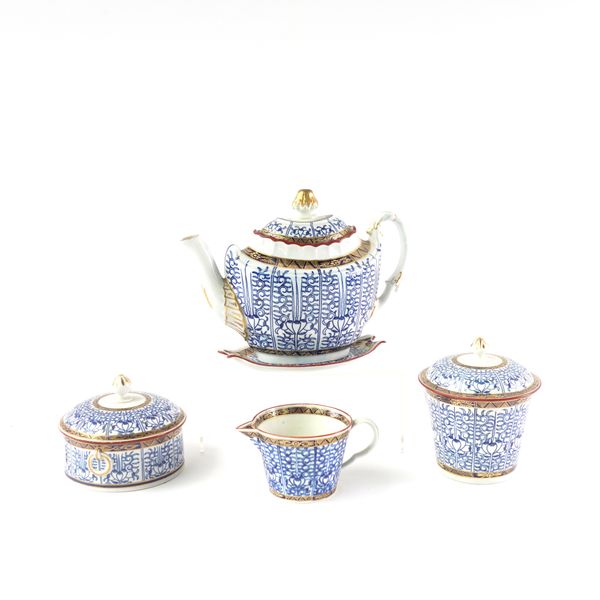 A GROUP OF ROYAL WORCESTER PORCELAIN IN THE 'ROYAL LILY' PATTERN ( 8)