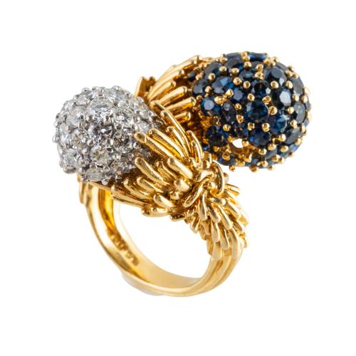 A SAPPHIRE AND DIAMOND KUTCHINSKY RING