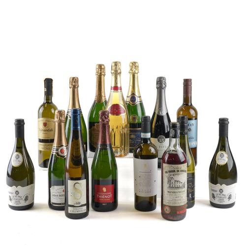 A COLLECTION OF CHAMPAGNE AND WHITE WINE INCLUDING TWO BOTTLES OF ALFRED ROTHSCHILD ET CIE CHAMPAGNE (15)