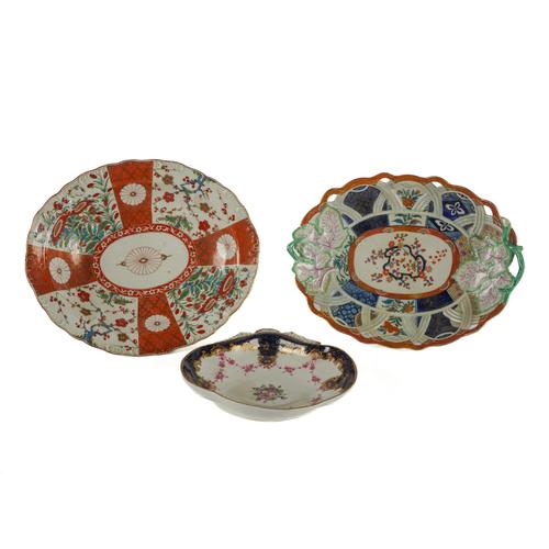 A WORCESTER SHELL-SHAPED DESSERT DISH (3)