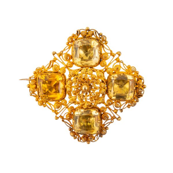 A VICTORIAN FILIGREE CHRYSOBERYL BROOCH (2)