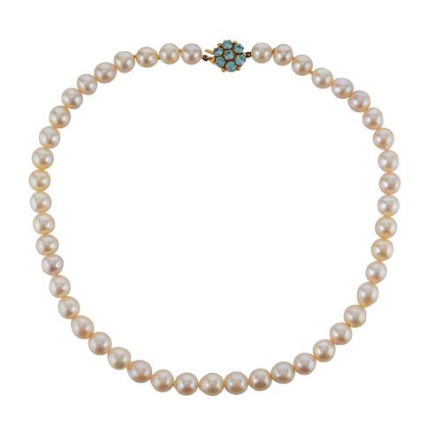 A CULTURED PEARL NECKLACE WITH A BLUE ZIRCON CLASP (2)