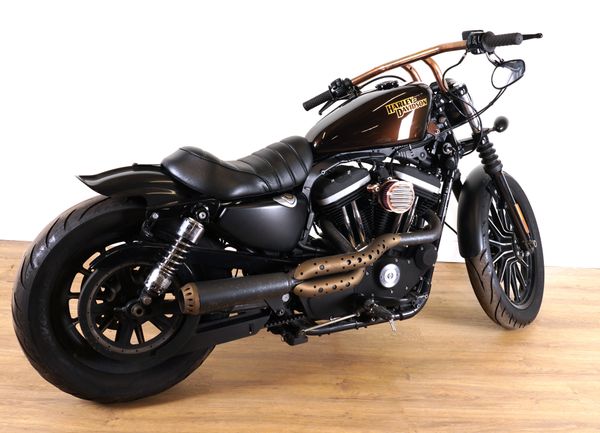 A HARLEY DAVIDSON IRON 883 SPORTSTER