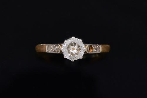 A DIAMOND SINGLE STONE RING