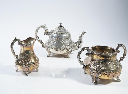 A VICTORIAN SILVER THREE PIECE TEA SET