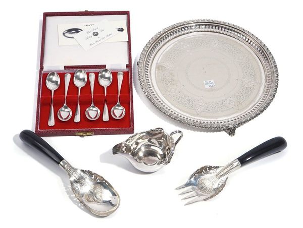 A SET OF SIX SILVER COFFEE SPOONS AND THREE FURTHER ITEMS (4)