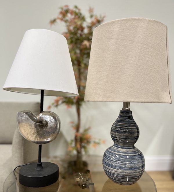 LIGHTING, A TABLE LAMP FORMED AS A SILVERED SHELL AND ANOTHER CERAMIC LAMPBASE (2)