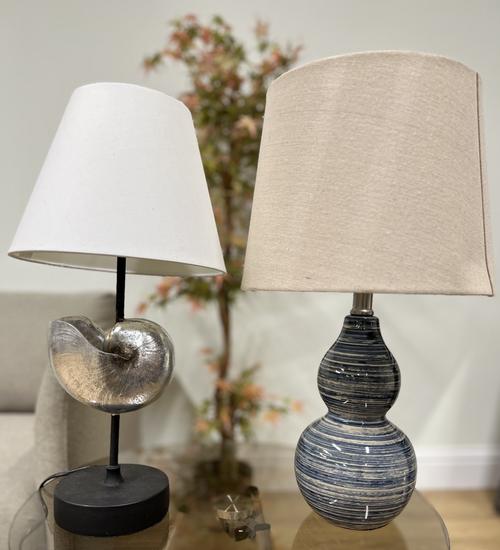 LIGHTING, A TABLE LAMP FORMED AS A SILVERED SHELL AND ANOTHER CERAMIC LAMPBASE (2)