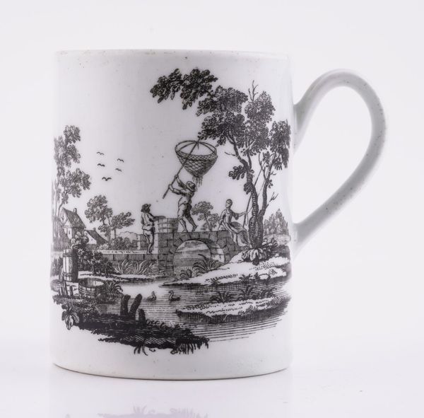 A SMALL WORCESTER CYLINDRICAL MUG