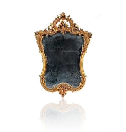 AN EARLY 20TH CENTURY GILT FRAMED MIRROR