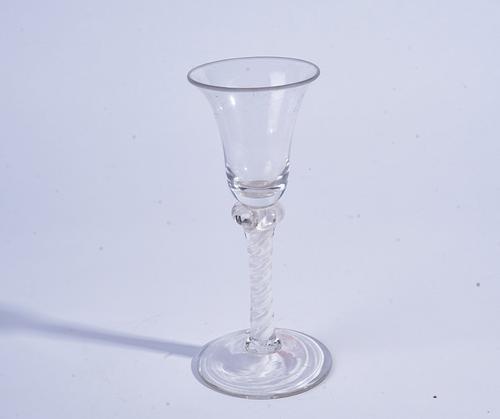 AN OPAQUE TWIST WINE GLASS