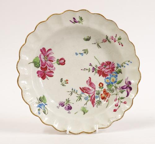 A WORCESTER POYCHROME DESSERT PLATE