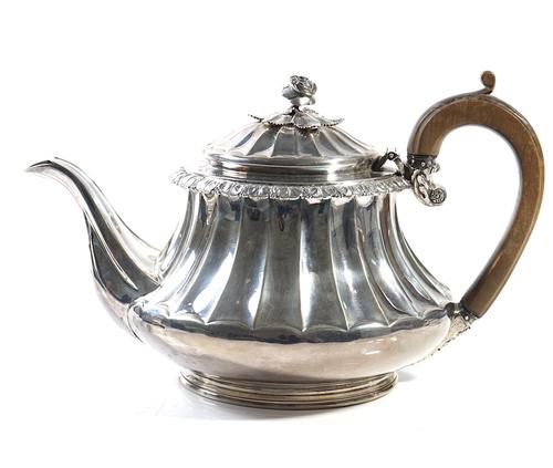 A  GEORGE IV SILVER TEAPOT