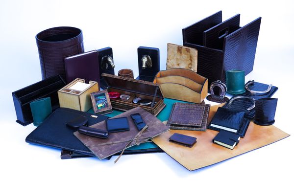 A LARGE COLLECTION OF DESIGNER LEATHER DESK ACCESSORIES (QTY)