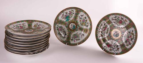 A SET OF ELEVEN CANTON FAMILLE-ROSE PLATES (11)