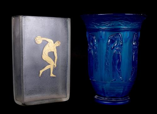 A BLUE FROSTED GLASS VASE IN THE STYLE OF LALIQUE (2)