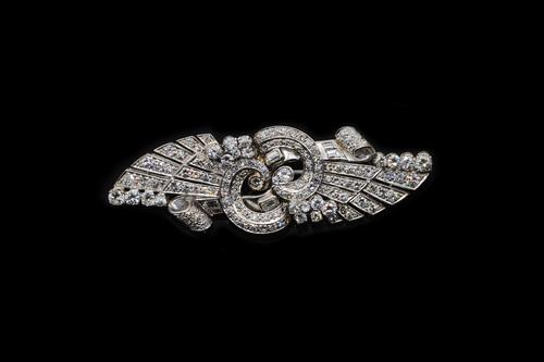 AN ART DECO DIAMOND BROOCH