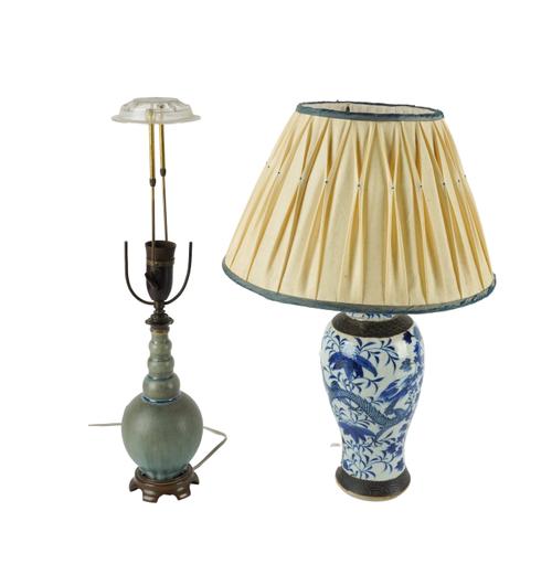 A CHINESE BLUE AND WHITE BALUSTER VASE LAMP (2)