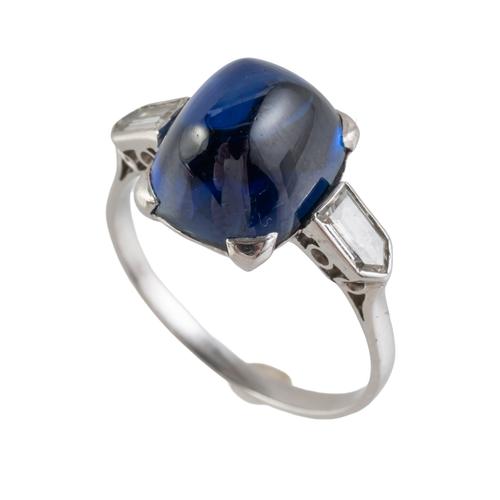A SAPPHIRE AND DIAMOND RING (2)
