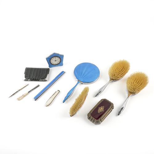 A SILVER BLADED MOTHER OF PEARL FOLDING FRUIT KNIFE AND TEN FURTHER ITEMS (11)