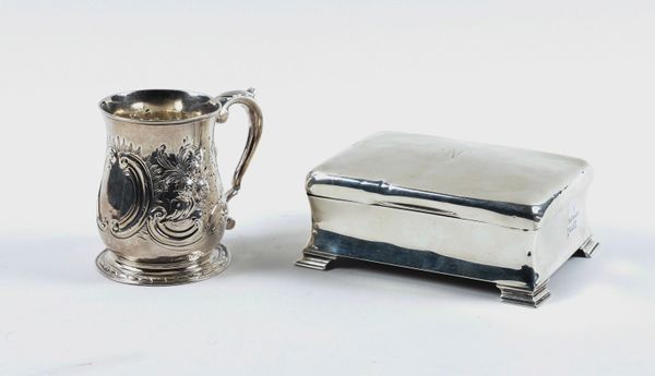 A SILVER MUG AND A SILVER RECTANGULAR JEWELLERY BOX (2)