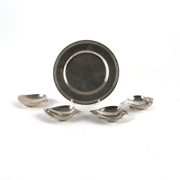 FOUR TIFFANY AND CO DISHES AND A SILVER CIRCULAR DISH (5)