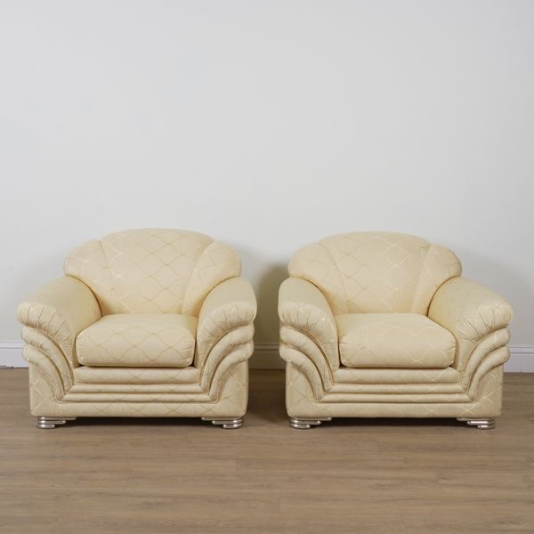 A 20TH CENTURY THREE PIECE SUITE (3)