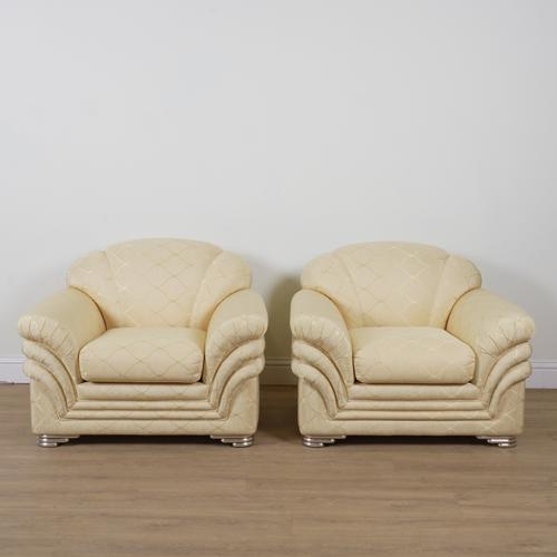 A 20TH CENTURY THREE PIECE SUITE (3)