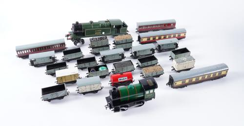 A HORBY O-GUAGE 'SOUTHERN 2091' LOCOMOTIVE AND A LARGE COLLECTION OF OTHERS (QTY)