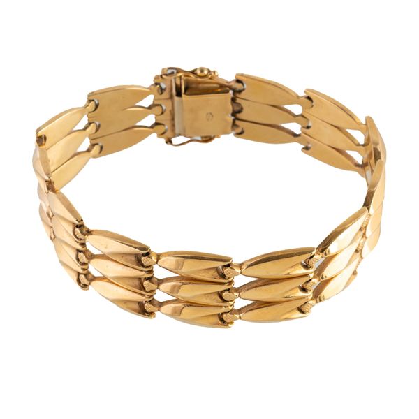 A FANCY LINK GOLD BRACELET (2)