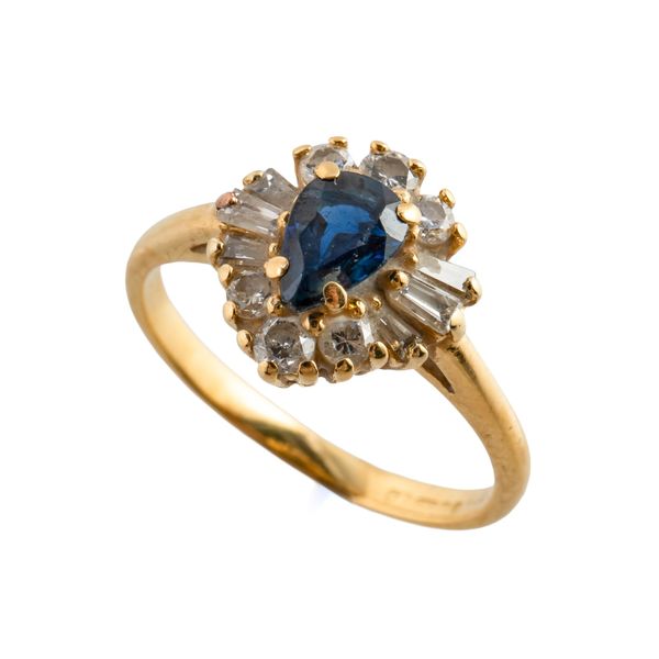 A SAPPHIRE AND DIAMOND CLUSTER RING