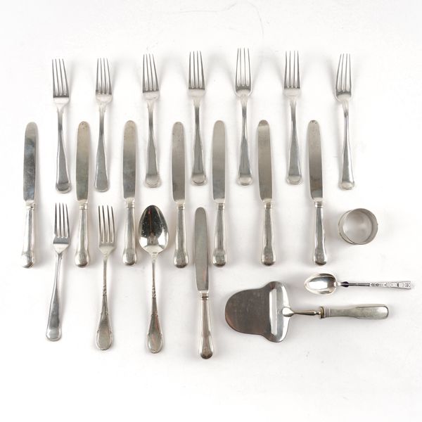 A GROUP OF FOREIGN AND PLATED WARES (21)