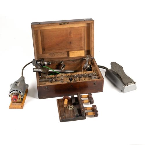 A WOODEN-CASED 6MM WATCHMAKER'S LATHE AND A QUANTITY OF COLLETS, ETC.