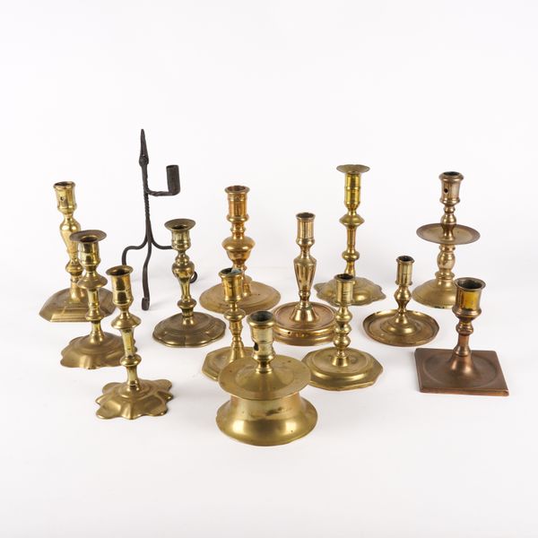 A GROUP OF THIRTEEN EUROPEAN AND ENGLISH BRASS CANDELSTICKS (14)