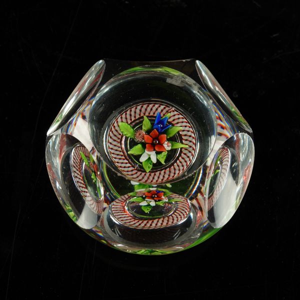 A ST.LOUIS UPRIGHT BOUQUET PAPERWEIGHT