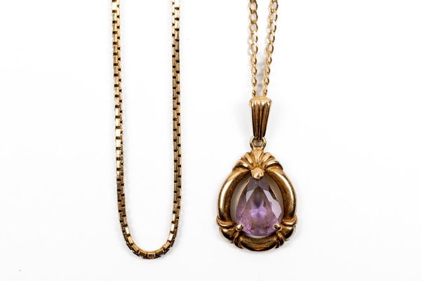 A 9CT GOLD AND AMETHYST PENDANT AND TWO GOLD NECKCHAINS (3)