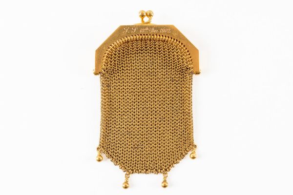 A FRENCH GOLD CHAIN MESH PURSE