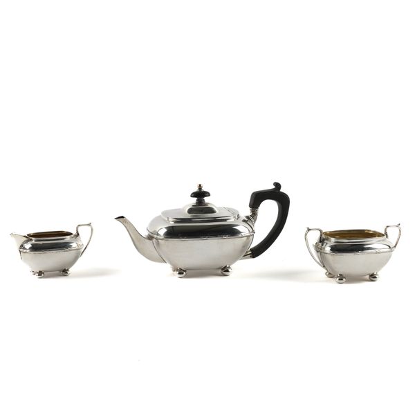 A SILVER THREE PIECE TEA SET (3)