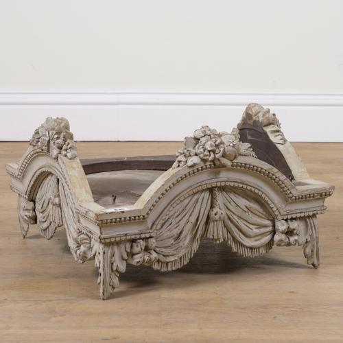 AN EARLY 20TH CENTURY GREY PAINTED BED CORONET